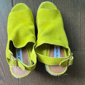 Steve Madden Vibrant Green suede Sandals, size 6